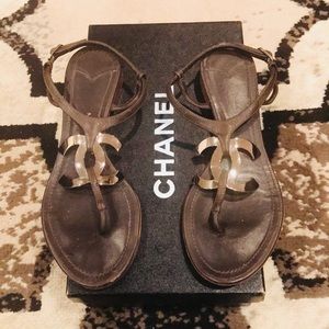 Chanel - signature interlocking CC thong sandals